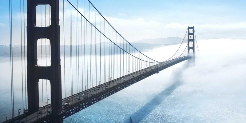 守护光影安全:东莞龙凯LED户外屏如何以尖端技术抵御雷击与电压浪涌