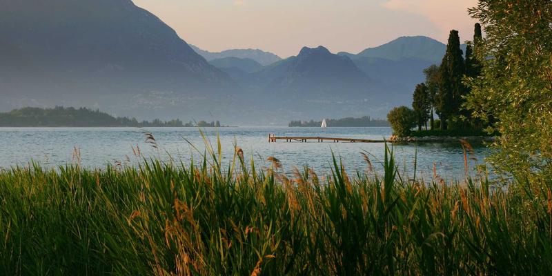 模块化革命:解密龙凯LED租赁屏如何以“乐高式”设计,赋能户外亮化与商业照明项目降本增效