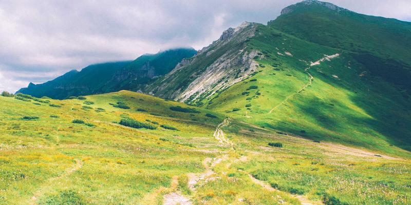 毫秒必争:揭秘东莞龙凯LED系统如何以超低延迟同步控制,重塑户外亮化新标杆